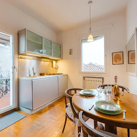 Terrace With Canal View - 5 Min From Accademia Bridge Венеция