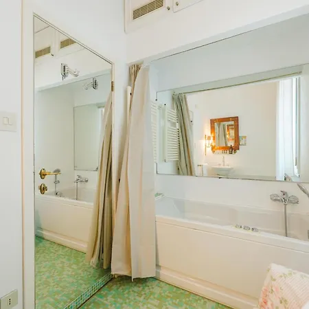 Terrace With Canal View - 5 Min From Accademia Bridge * Venedig