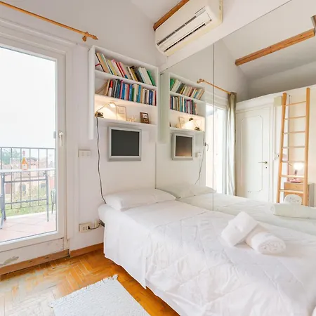 Terrace With Canal View - 5 Min From Accademia Bridge Venedig