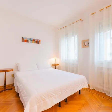 Apartment Terrace With Canal View - 5 Min From Accademia Bridge Venedig