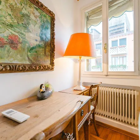 Apartment Terrace With Canal View - 5 Min From Accademia Bridge