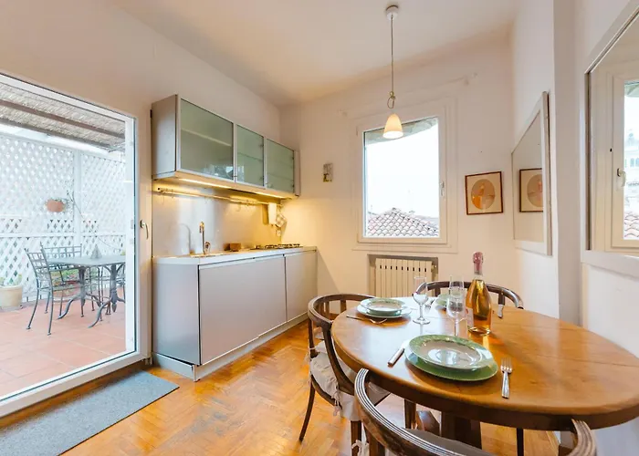 Terrace With Canal View - 5 Min From Accademia Bridge Βενετία